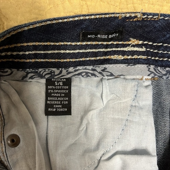 Rue 21 mid rise jeans, size 5-6 regular - Picture 4 of 4